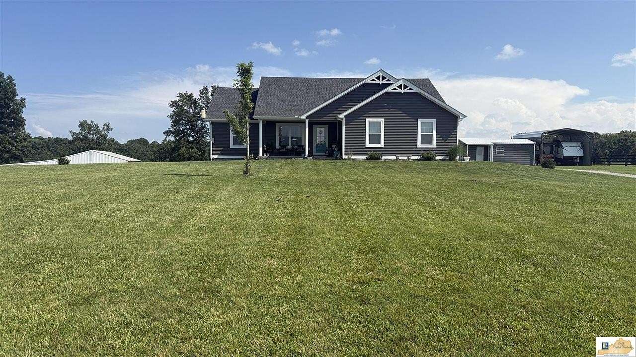1.67 Acres of Land with Home for Sale in Edmonton, Kentucky