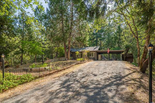 3.34 Acres of Land with Home for Sale in Grants Pass, Oregon