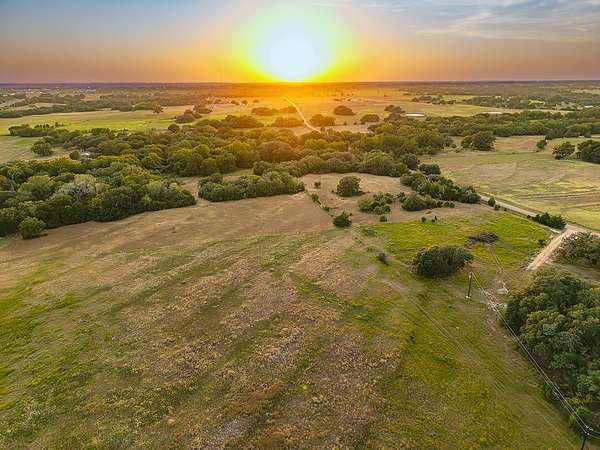 11 Acres of Recreational & Residential Land for Sale in Schulenburg, Texas