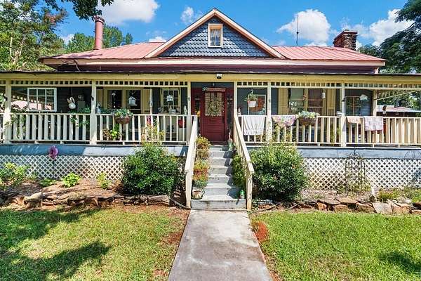 124 Acres of Land with Home for Sale in Hamilton, Georgia