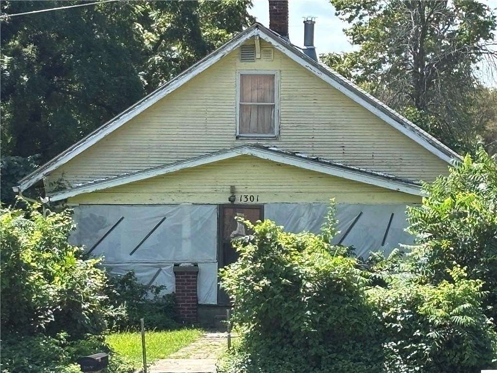 1.9 Acres of Land with Home for Sale in Independence, Missouri