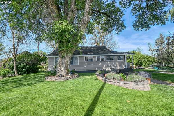 7.5 Acres of Land with Home for Sale in Pendleton, Oregon