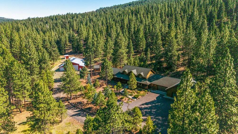 418 Acres of Recreational Land with Home for Sale in Klamath Falls, Oregon