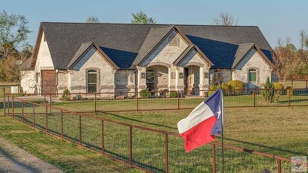 6.73 Acres of Land with Home for Sale in Avery, Texas