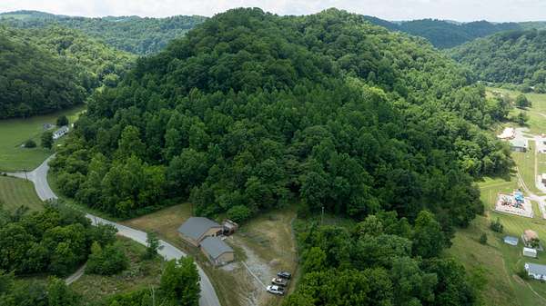 15 Acres of Mixed-Use Land for Sale in Sneedville, Tennessee