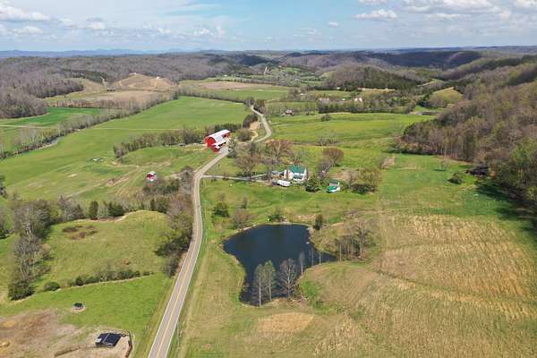416 Acres of Land with Home for Sale in Midway, Tennessee