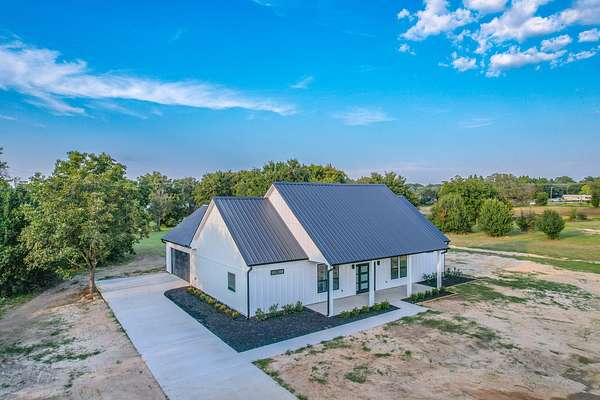 2 Acres of Land with Home for Sale in Malakoff, Texas