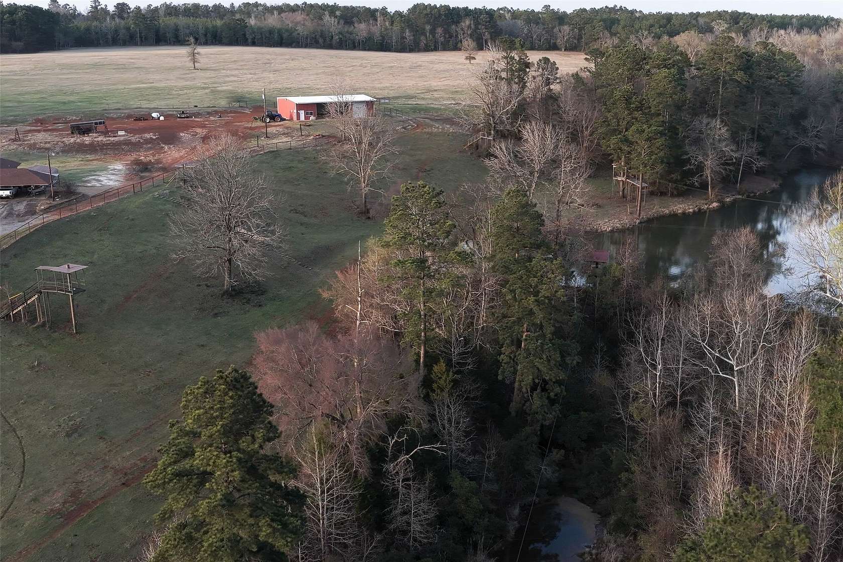 132 Acres of Land with Home for Sale in Jacksonville, Texas