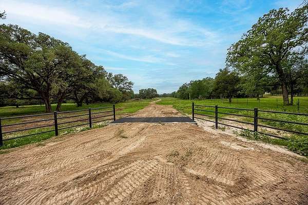 11 Acres of Land for Sale in Flatonia, Texas