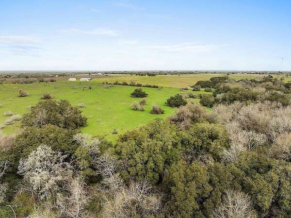 17 Acres of Land for Sale in New Ulm, Texas