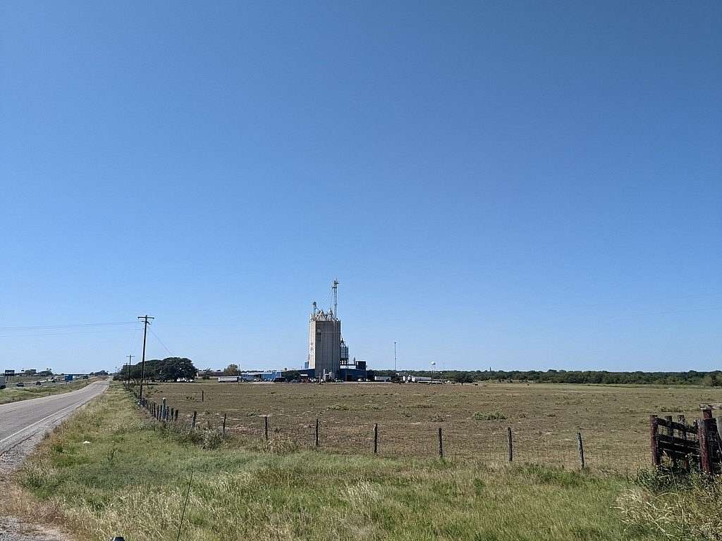 31 Acres of Land for Sale in Weimar, Texas