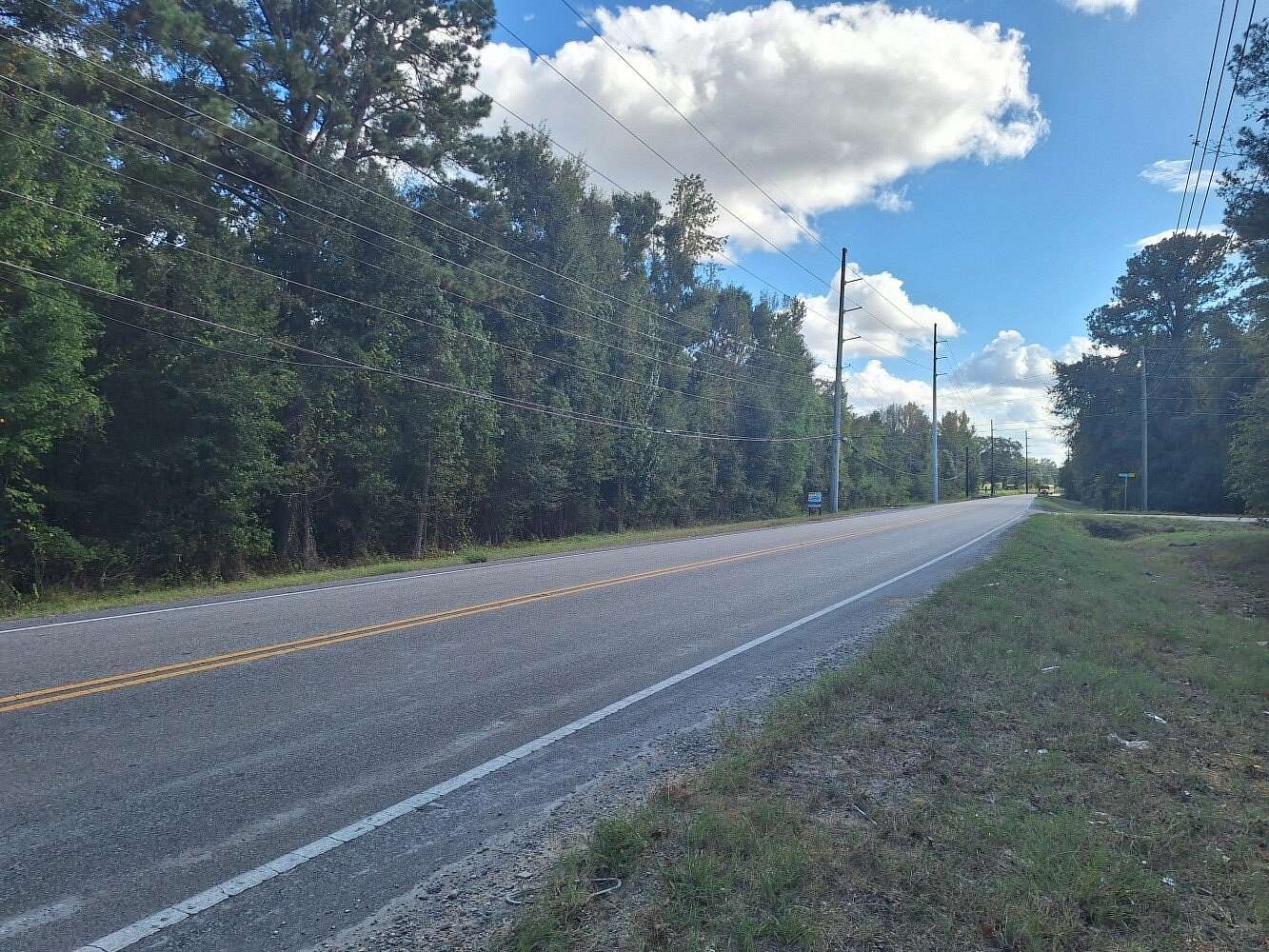 33 Acres of Mixed-Use Land for Sale in Mount Meigs, Alabama