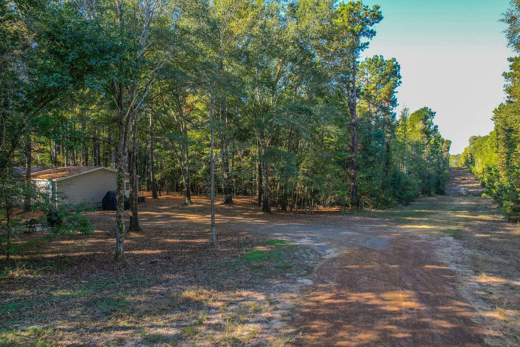 15.5 Acres of Recreational Land with Home for Sale in Chandler, Texas