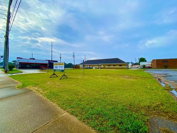 0.48 Acres of Commercial Land for Sale in Tuscaloosa, Alabama