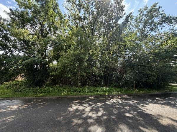 0.36 Acres of Residential Land for Sale in Lake Bluff, Illinois