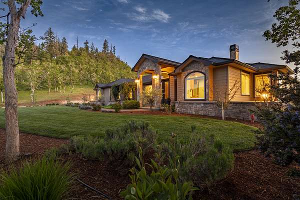 120 Acres of Land with Home for Sale in Eagle Point, Oregon