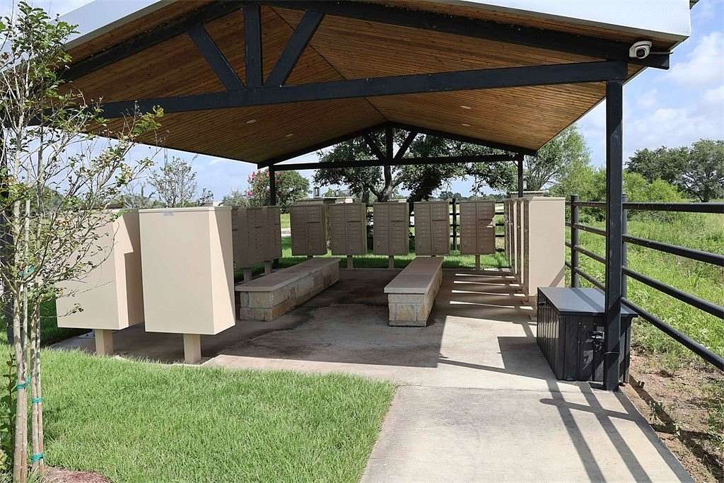 5 Acres of Residential Land for Sale in Columbus, Texas