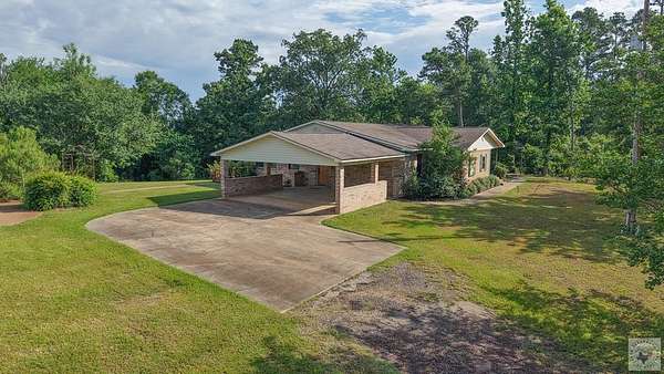 321 Acres of Recreational Land with Home for Sale in Winnsboro, Texas