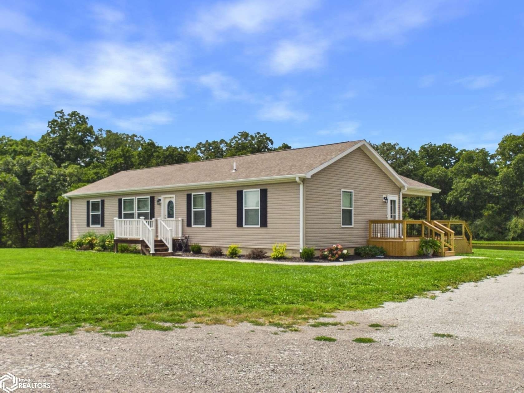 5 Acres of Land with Home for Sale in Keokuk, Iowa