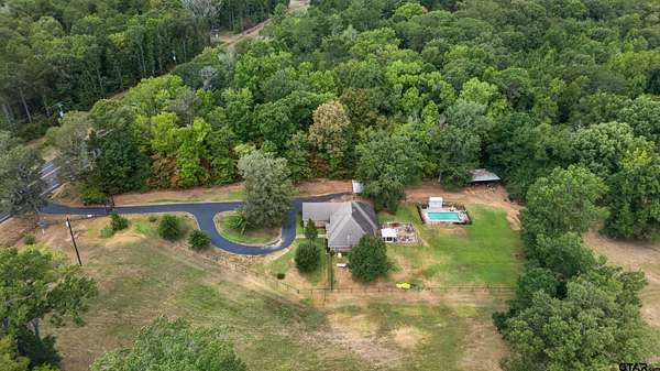 16.3 Acres of Recreational Land with Home for Sale in Jacksonville, Texas