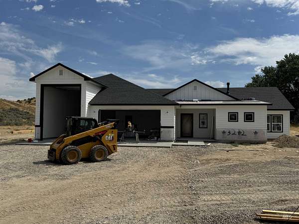 4.66 Acres of Land with Home for Sale in New Plymouth, Idaho