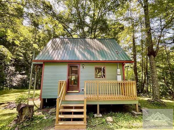 26 Acres of Recreational Land with Home for Sale in Pipestem, West Virginia