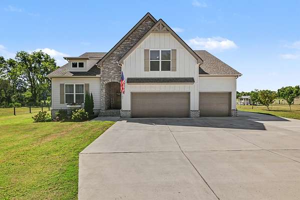 5.2 Acres of Land with Home for Sale in Christiana, Tennessee