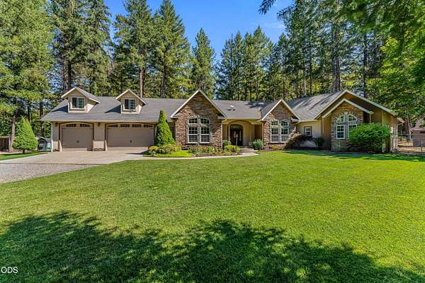 2 Acres of Land with Home for Sale in Grants Pass, Oregon