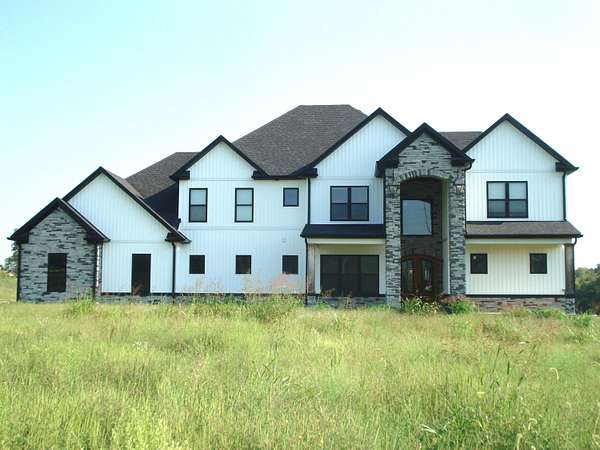 10 Acres of Land with Home for Sale in Paris, Kentucky