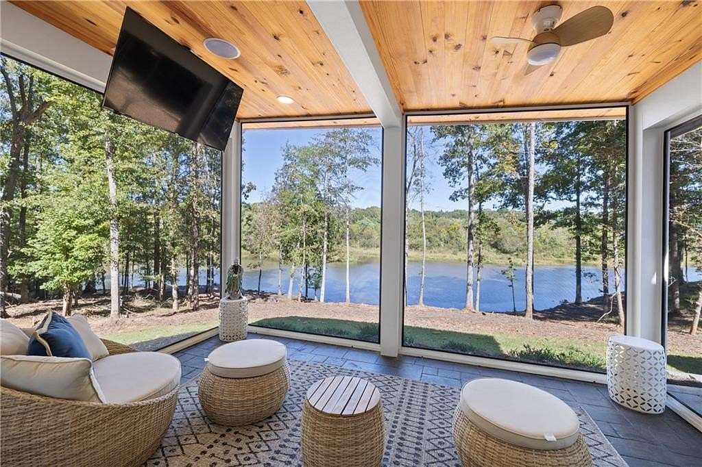 18.7 Acres of Land with Home for Sale in Eatonton, Georgia