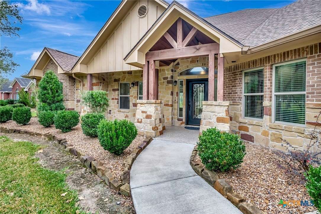 1.5 Acres of Land with Home for Sale in Inez, Texas