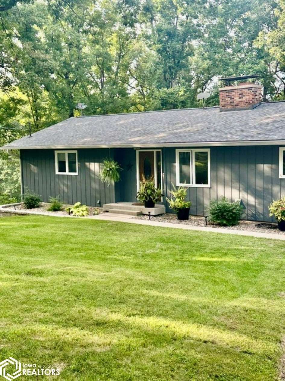 17 Acres of Land with Home for Sale in Keokuk, Iowa