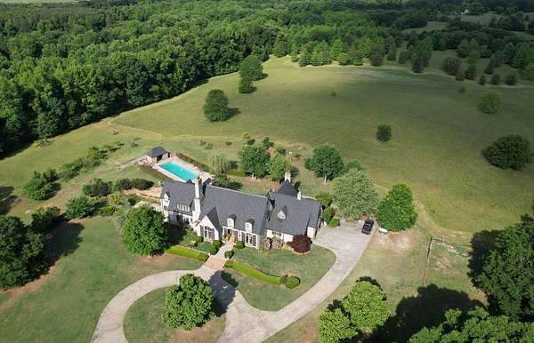 68.7 Acres of Land with Home for Sale in Canon, Georgia