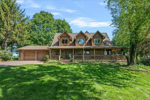189 Acres of Land with Home for Sale in Frederick, Illinois