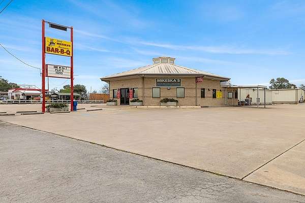 4.72 Acres of Improved Commercial Land for Sale in Columbus, Texas