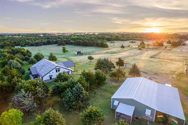 171 Acres of Land with Home for Sale in Greenville, Texas