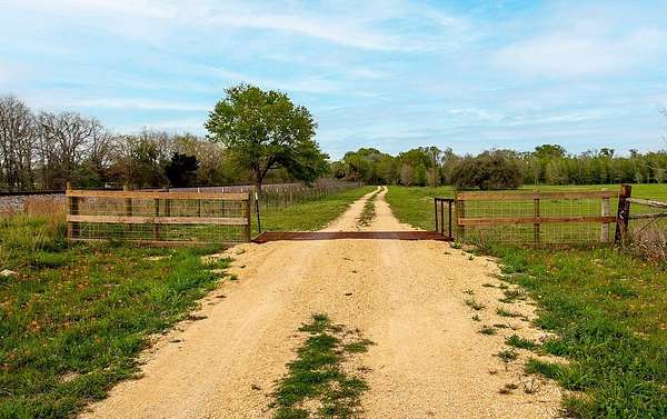 40.8 Acres of Recreational & Residential Land for Sale in Flatonia, Texas