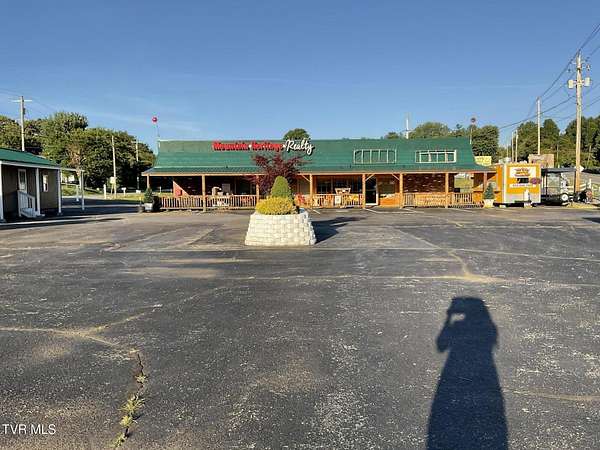 1.27 Acres of Improved Commercial Land for Sale in Johnson City, Tennessee