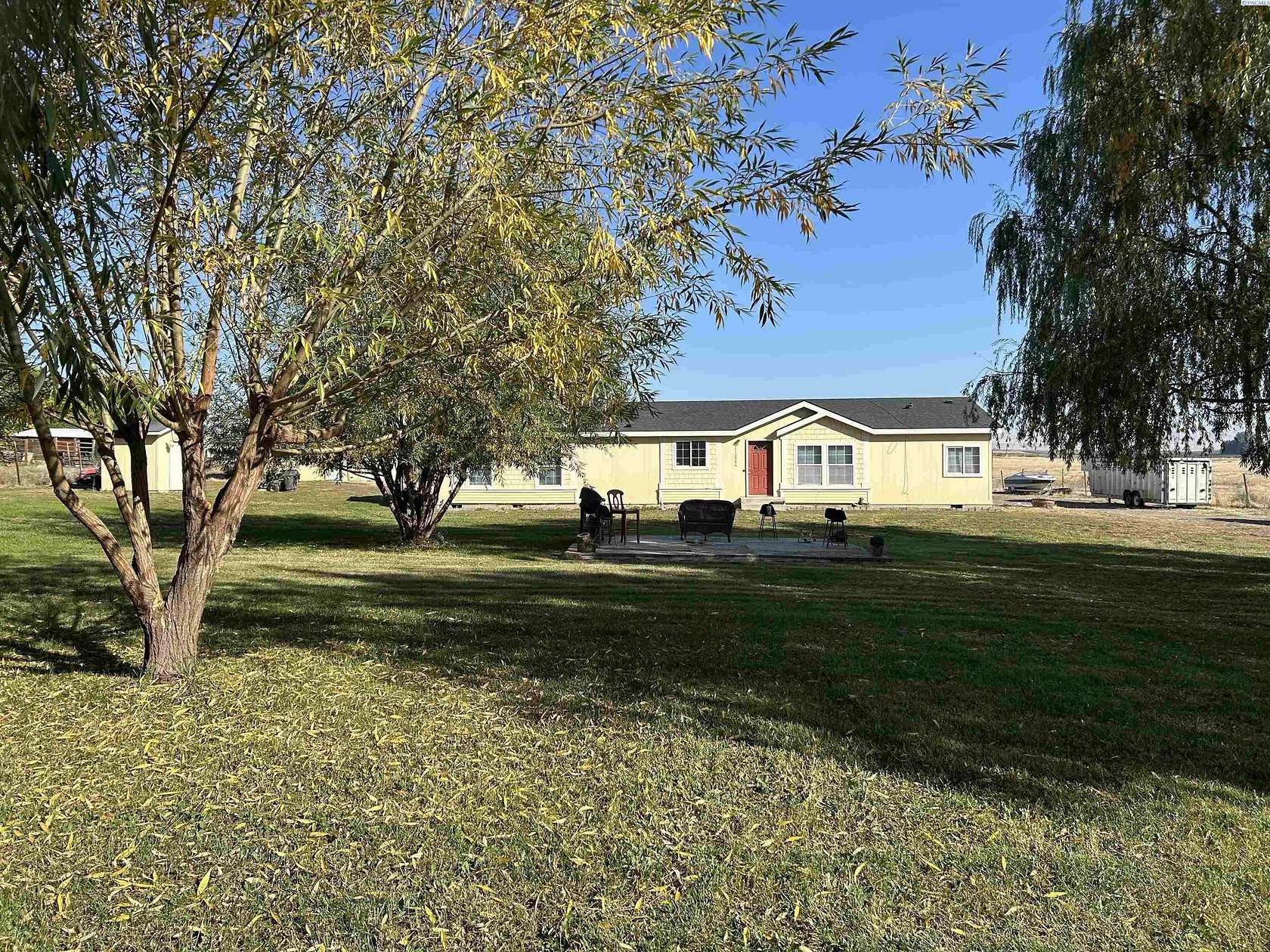 19.3 Acres of Land with Home for Sale in Prosser, Washington