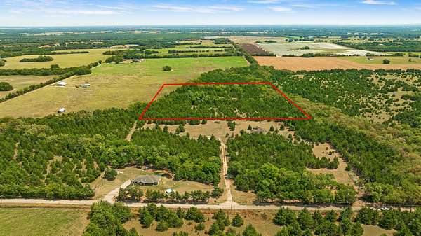 10 Acres of Land for Sale in Paris, Texas