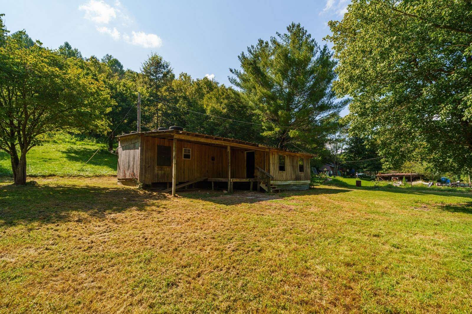 5 Acres of Residential Land for Auction in Baxter, Tennessee