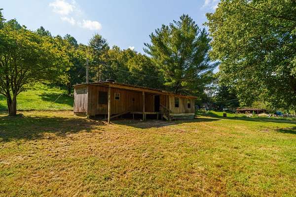 5 Acres of Residential Land for Auction in Baxter, Tennessee