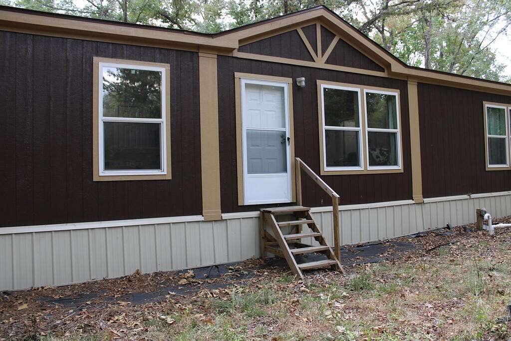 1.5 Acres of Land with Home for Sale in Lufkin, Texas