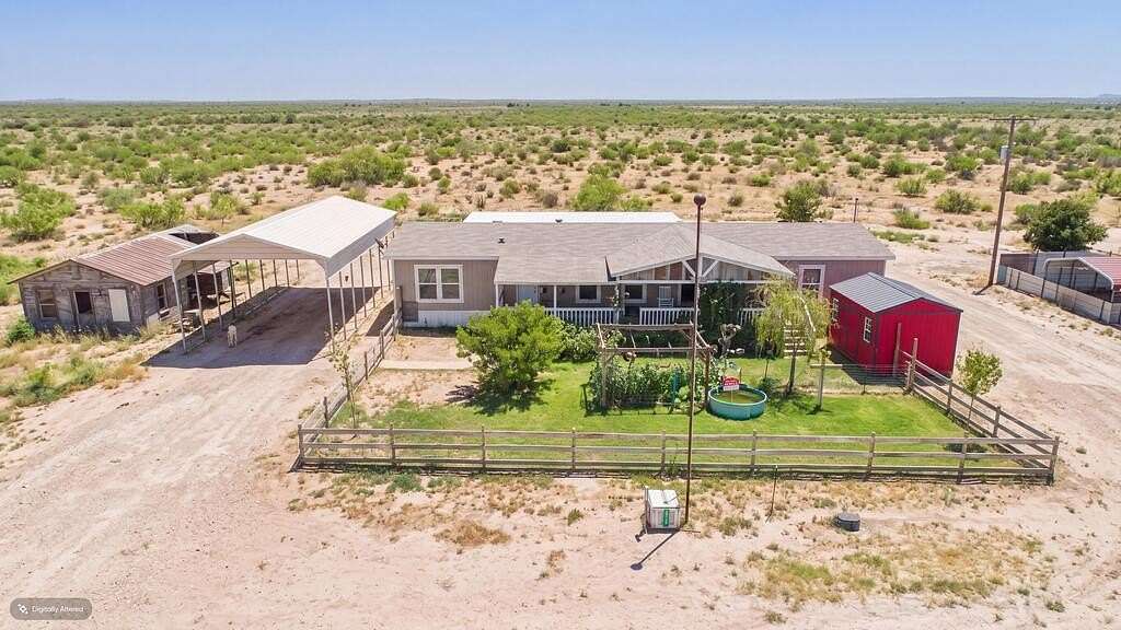 122 Acres of Land with Home for Sale in Grandfalls, Texas