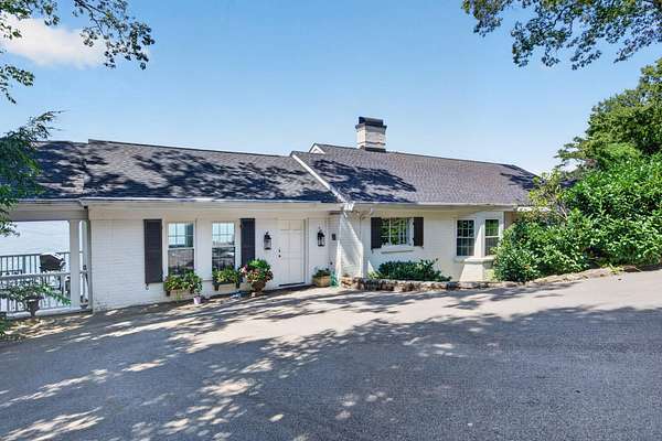 4.1 Acres of Land with Home for Sale in Lookout Mountain, Tennessee