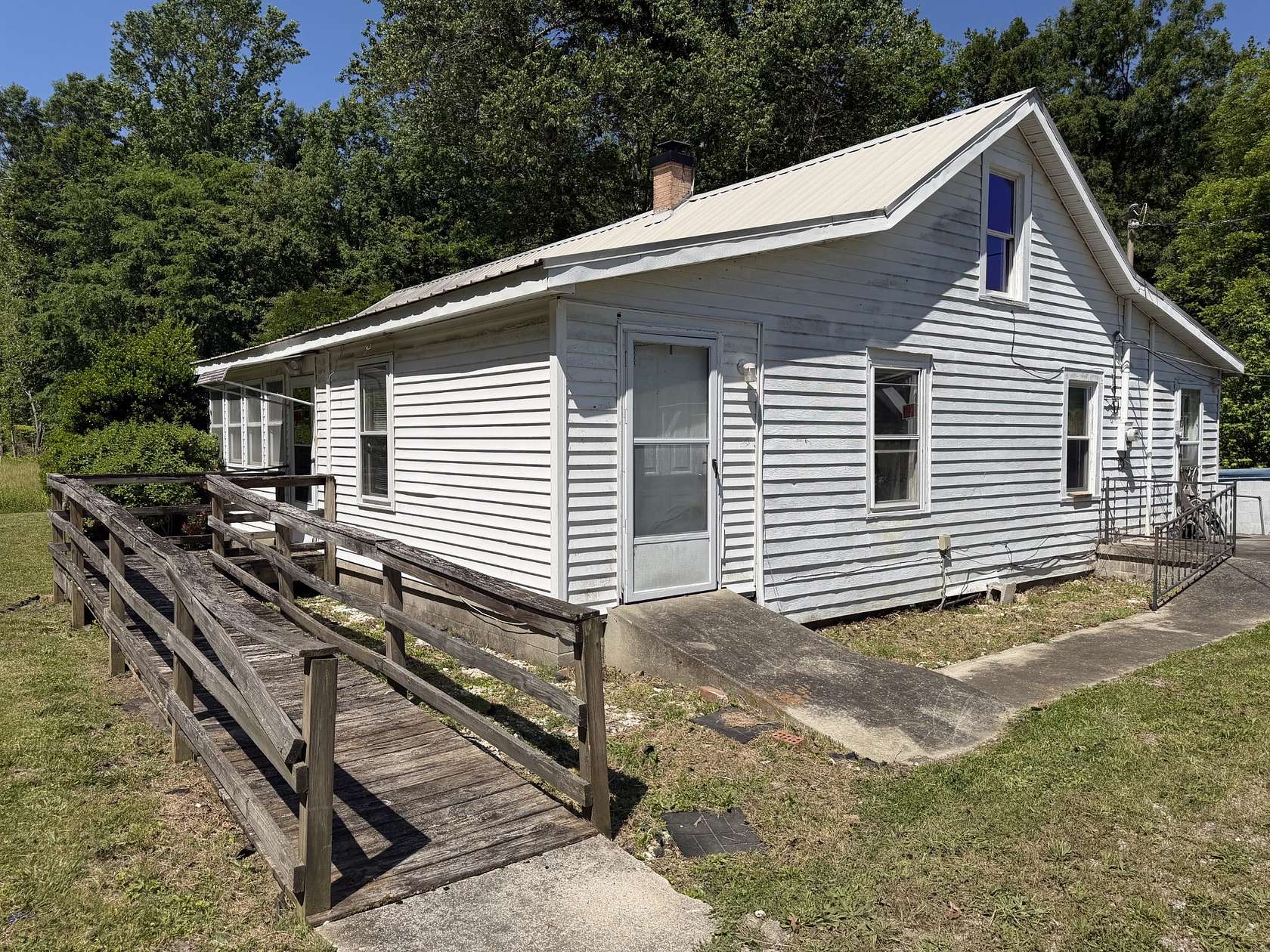 42 Acres of Land with Home for Sale in Manchester, Tennessee