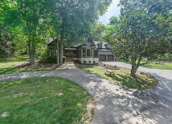 10.3 Acres of Land with Home for Sale in Columbia, Tennessee
