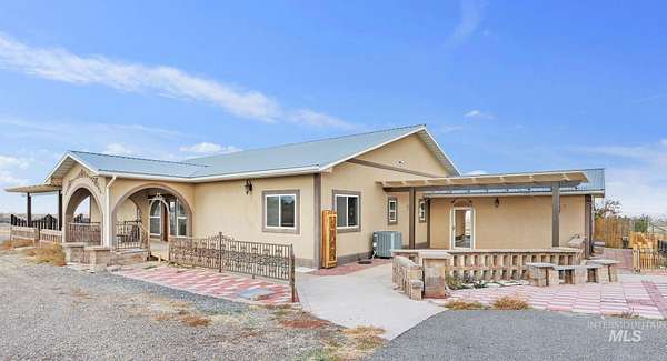 39.9 Acres of Land with Home for Sale in Twin Falls, Idaho