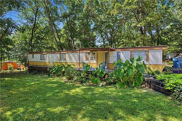1.86 Acres of Land with Home for Sale in Pea Ridge, Arkansas