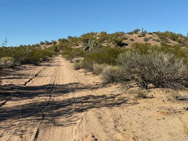 800 Acres of Land for Sale in Wenden, Arizona